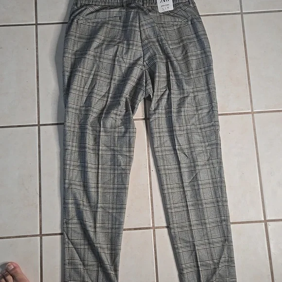 Zara Men's Black and White Checkered Dress Pants - Picture 5 of 7